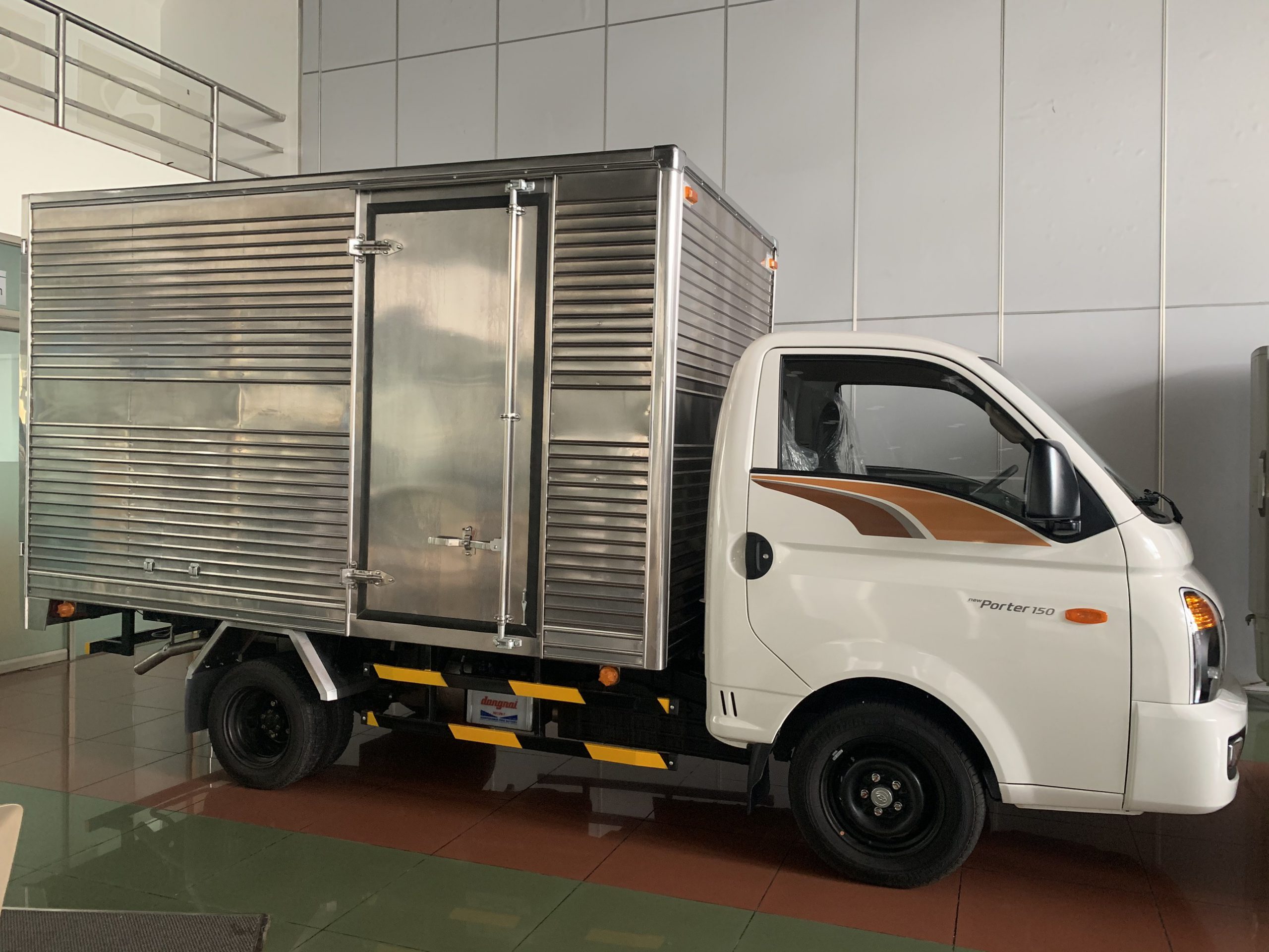 xe h150 thùng kín